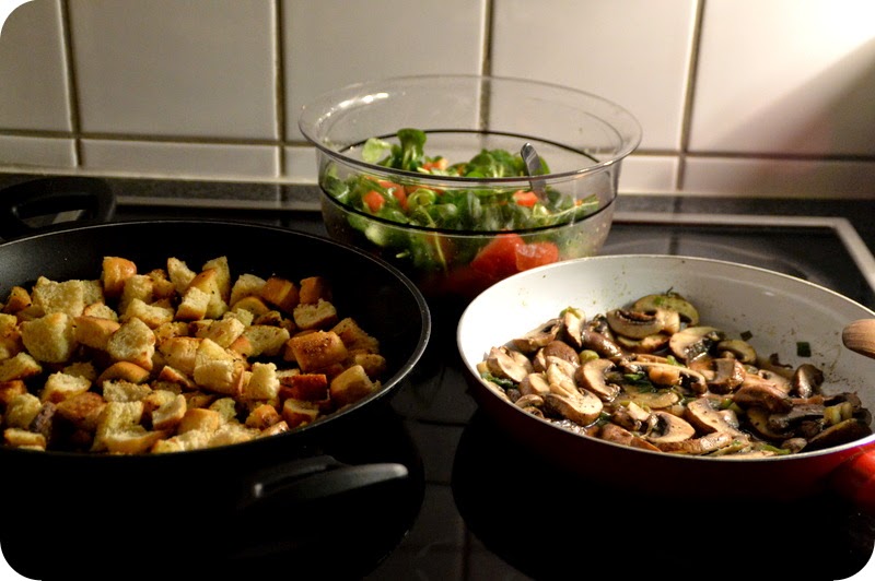 Brotsalat mit Champignons