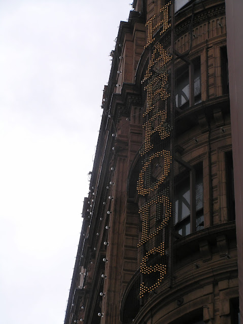 by E.V.Pita.... Harrods luxury store in London / Por E.V.Pita... Harrods, grandes almacenes en Londres 