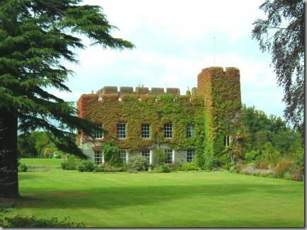fonmon_castle_main
