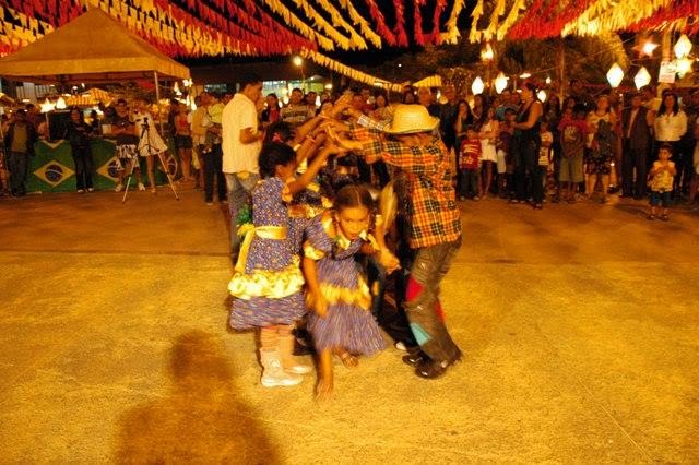 Quadrilha de Itajuru anima a segunda noite da Vila Junina‏