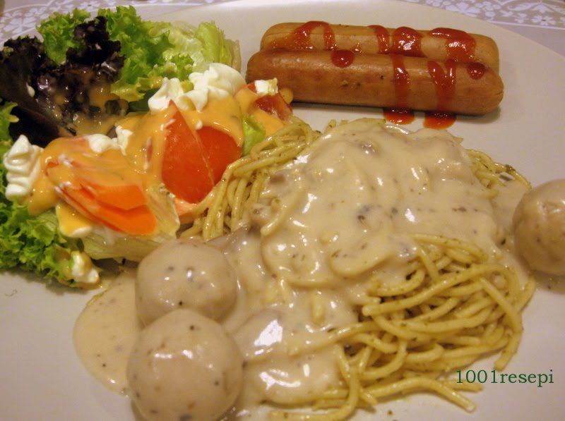 Koleksi 1001 Resepi: spaghetti with pesto and white sauce