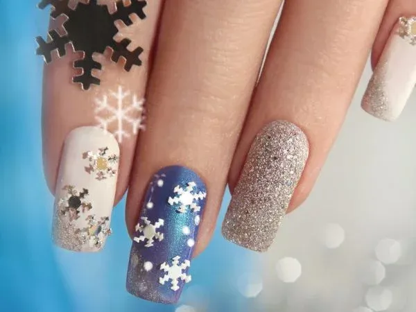 Christmas Nail Art Idea: Snowflake
