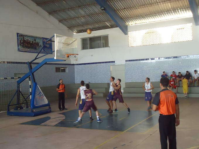 Segundo dia da Copa Cardeal de basquete com vários jogos