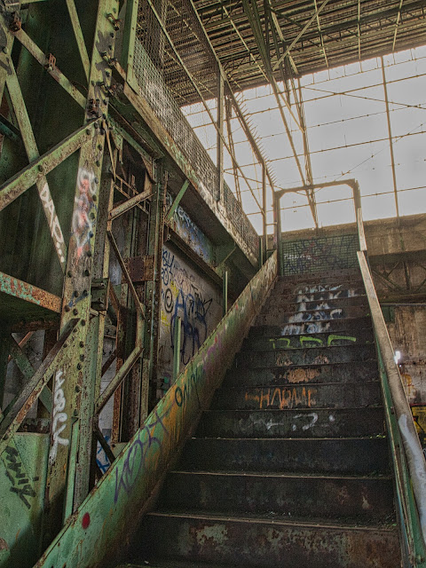 jiemve, le temps d'une pose, La Seyne sur Mer, ateliers mécaniques, chantier naval, chantiers navals, urbex