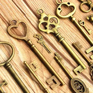 70Pcs Skeleton Antique Vintage Bronze Keys Fancy Heart Pendant Necklace Decor Hown - store