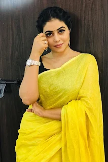 Actress Shamna Kasim (Poorna) Gorgeous Photoshoot In Yellow Dress