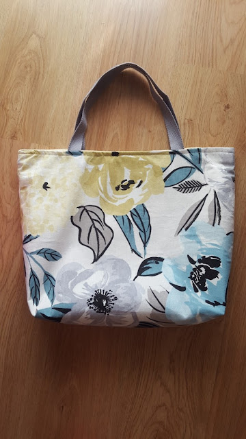 DIY tote bag with pockets and magnetic closure