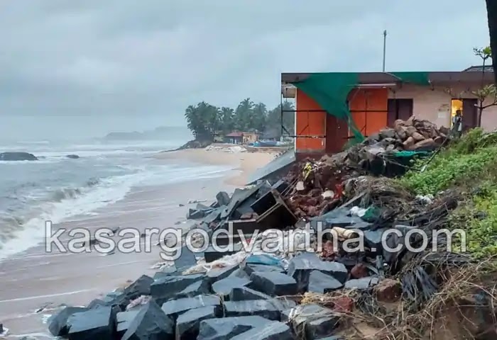 Seawall, Trikkannad, Malayalam News, Kerala News, Kasaragod News, Kasaragod District Collector, Heavy Rain, Weather, Sea wall protection work started on Trikkannad.