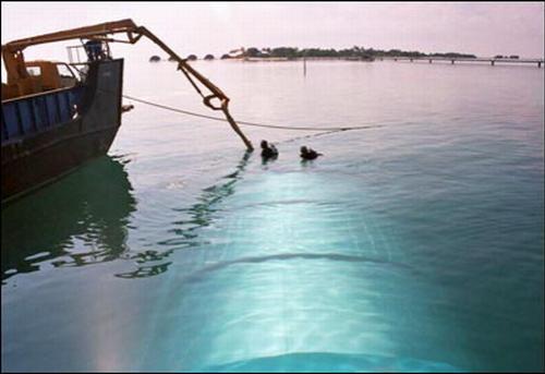 World's First All-glass Undersea Restaurant