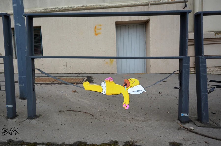 StreetArt Atomlabor Blog - Der schlafende Homer als Hommage an den Simpsons Co-Producer Sam Simon von OakOak