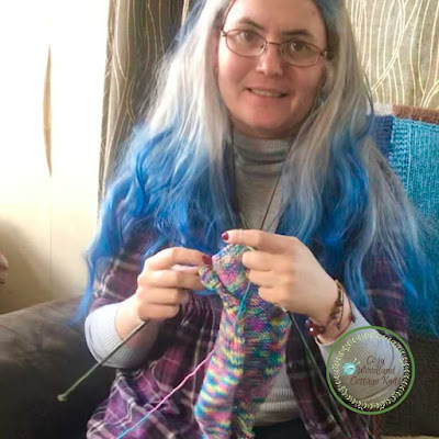 Picture of Arjaye knitting a garden scarf