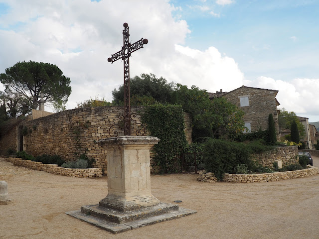 Франция, деревня Менерб (France, the village of Menerb)