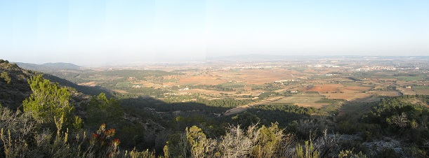 MAS BARTOMEU - PUIG DEL PI SOL - TORREGASSA, plana del Penedès des del Cim del Pi Sol