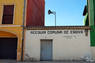 Comuna de Agua en la población Valenciana de L'Enova que distribuye a través de acequias agua para el regadío de la zona.