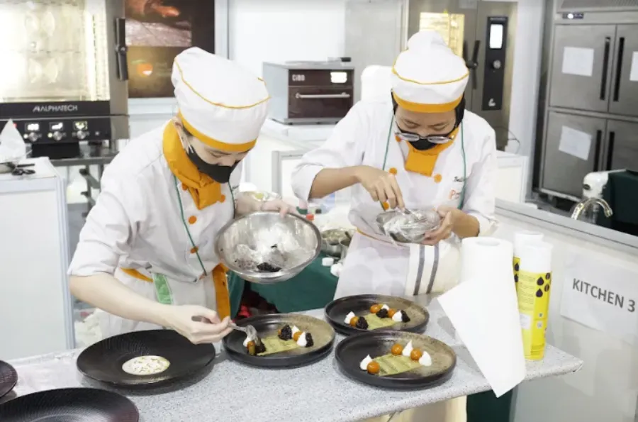 Food & Hotel Indonesia