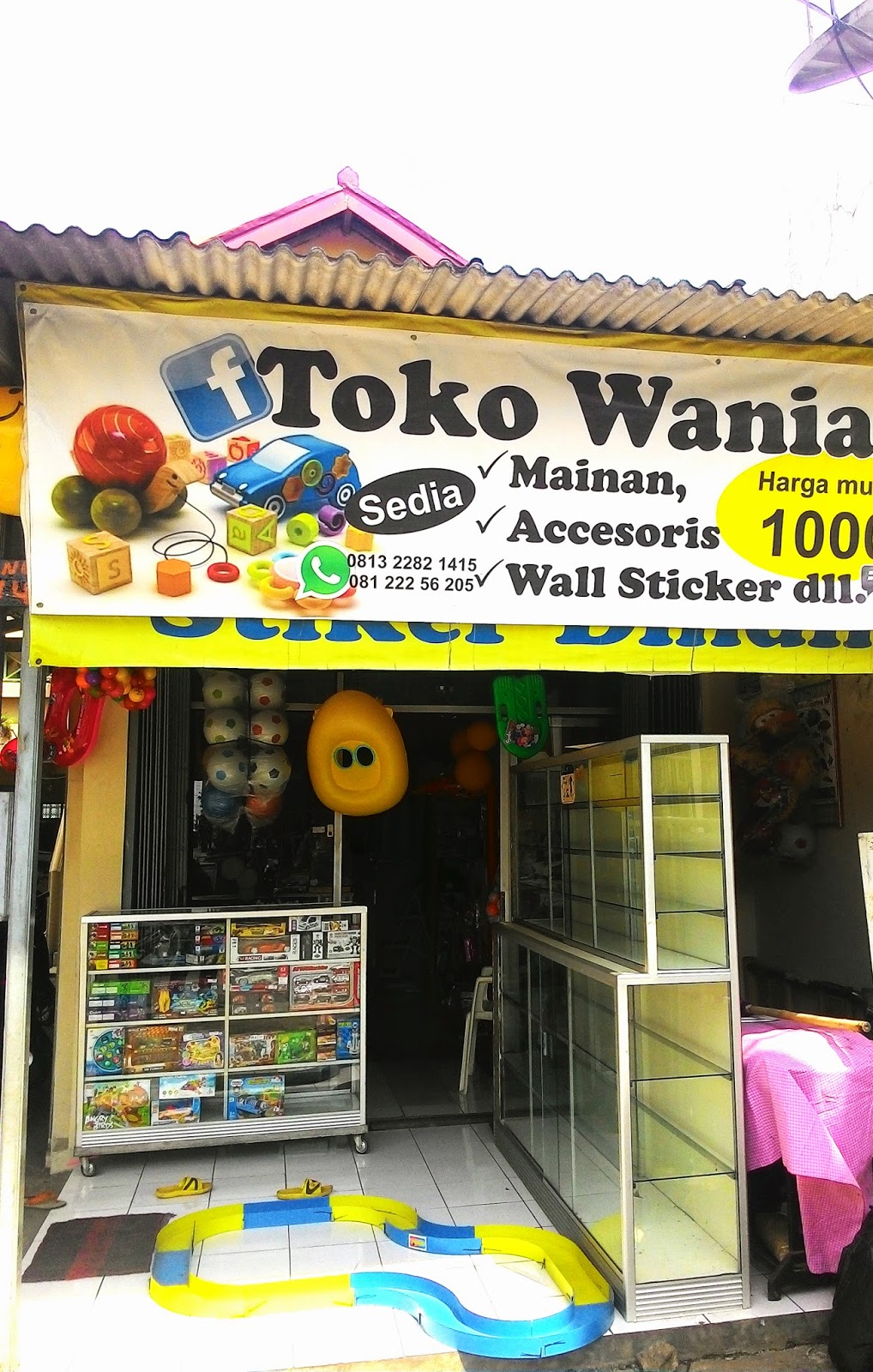 ExploreatBandung: Toko mainan Wanian dan dekorasi wall 