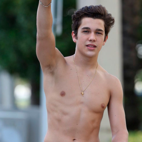 Austin Mahone sem camisa