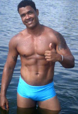 Swimpixx blog for sexy speedos, free pics of speedo men, hot men in speedos and swimwear. Brazilian homens nos sungas abraco sunga