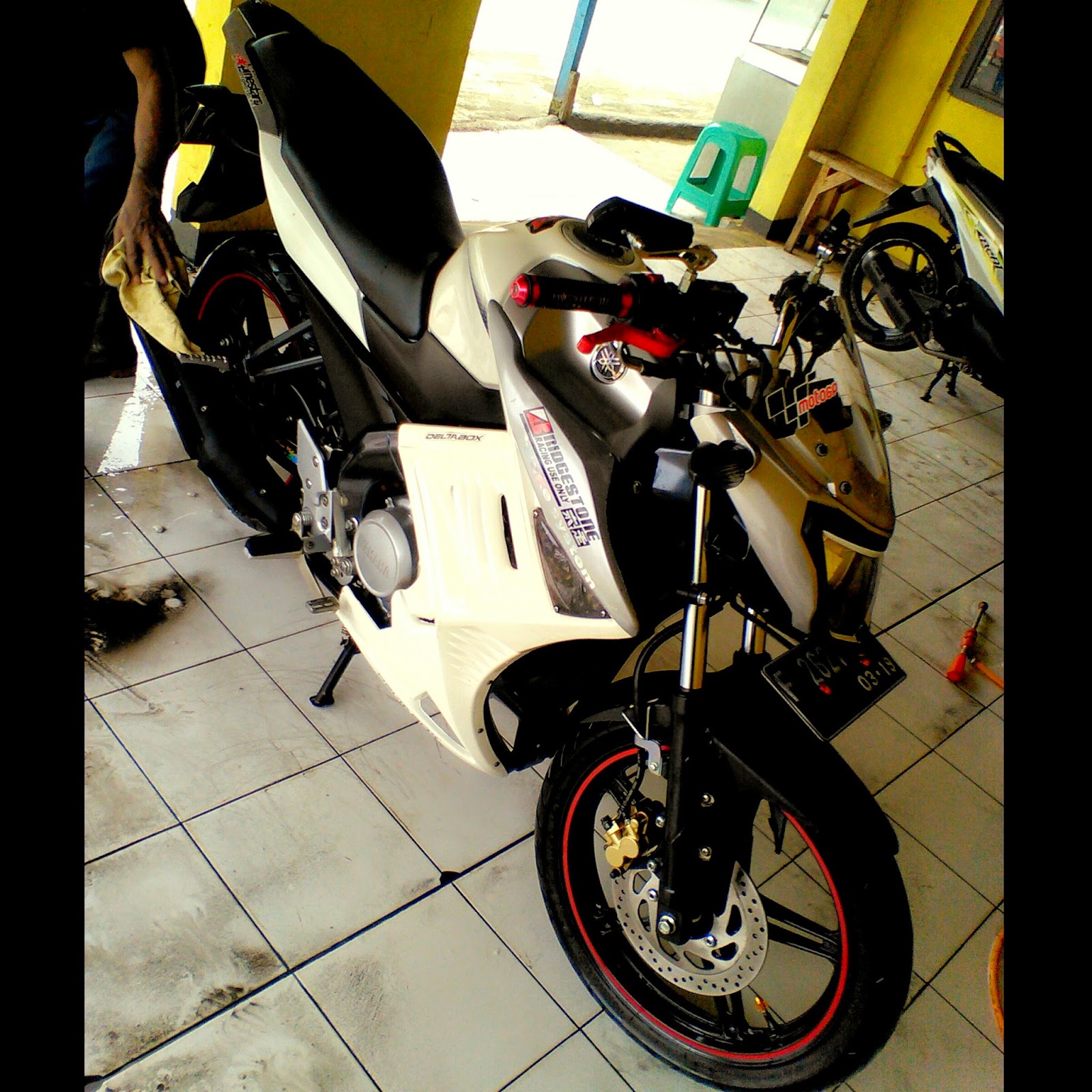 Modifikasi Variasi New Vixion Lighting Simple Streetfighter