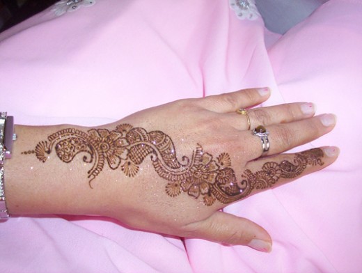 Donyo Brono Simple Indian Mehndi Designs For Hands