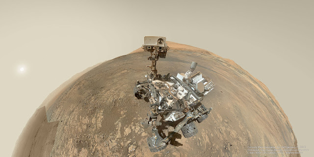 Chụp ảnh selfie ở đồi Vera Rubin trên Sao Hỏa. Hình ảnh: NASA, JPL-Caltech, MSSS - Xử lý panorama: Andrew Bodrov.