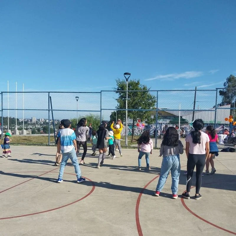 Actividad recreativa para niñas y niños de la Villa Panorámica