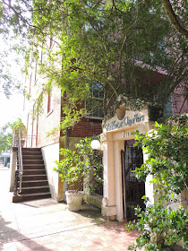 The Presidents' Quarters Inn is a charming, family friendly bed & breakfast located in the heart of Savannah, Georgia's historic district.