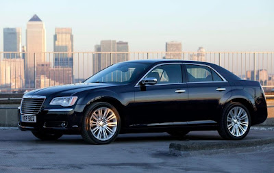 Chrysler 300C (2012) Front Side