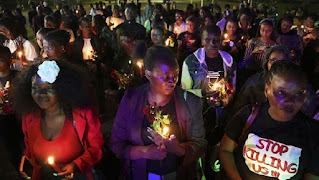 Des manifestantes contre la violence