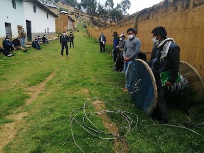 TRABAJADORES IMPAGOS AMENAZAN CON TOMA DE MATERIALES DE ELECTRIFICACIÓN