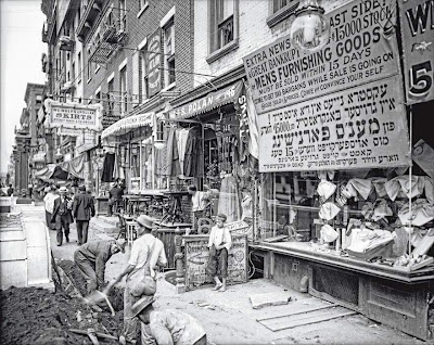 Historical photograph of New York in a new light Seen On lolpicturegallery.blogspot.com