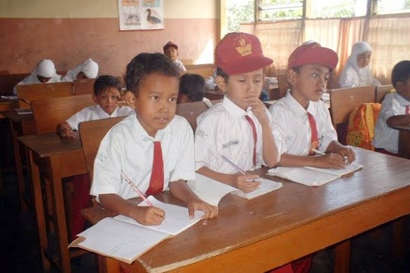 Mendikbud Tambah Jam Mencar Ilmu Siswa Di Sekolah