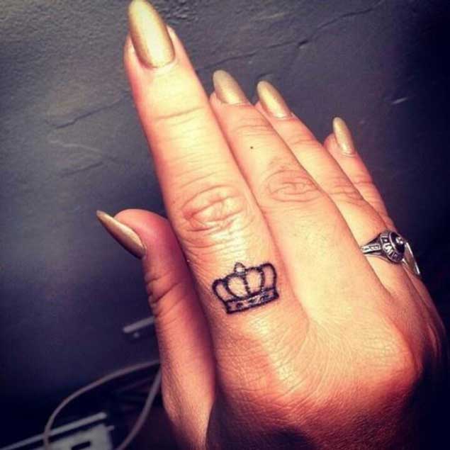 Este regal coroa