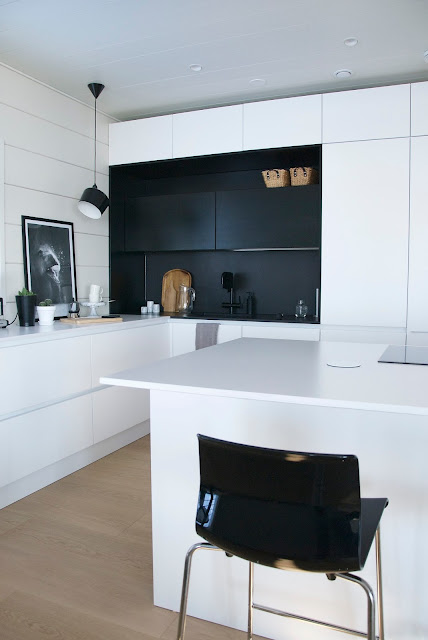 black and white scandinavian kitchen