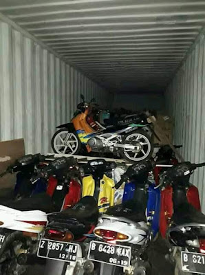 1 kontainer penuh Suzuki Satria 2 tak di ekspor ke Thailand.