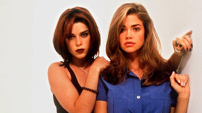 Wild Things 1998 Neve Campbell Denise Richards Image 2