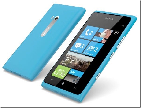 Nokia Lumia 900 cyan