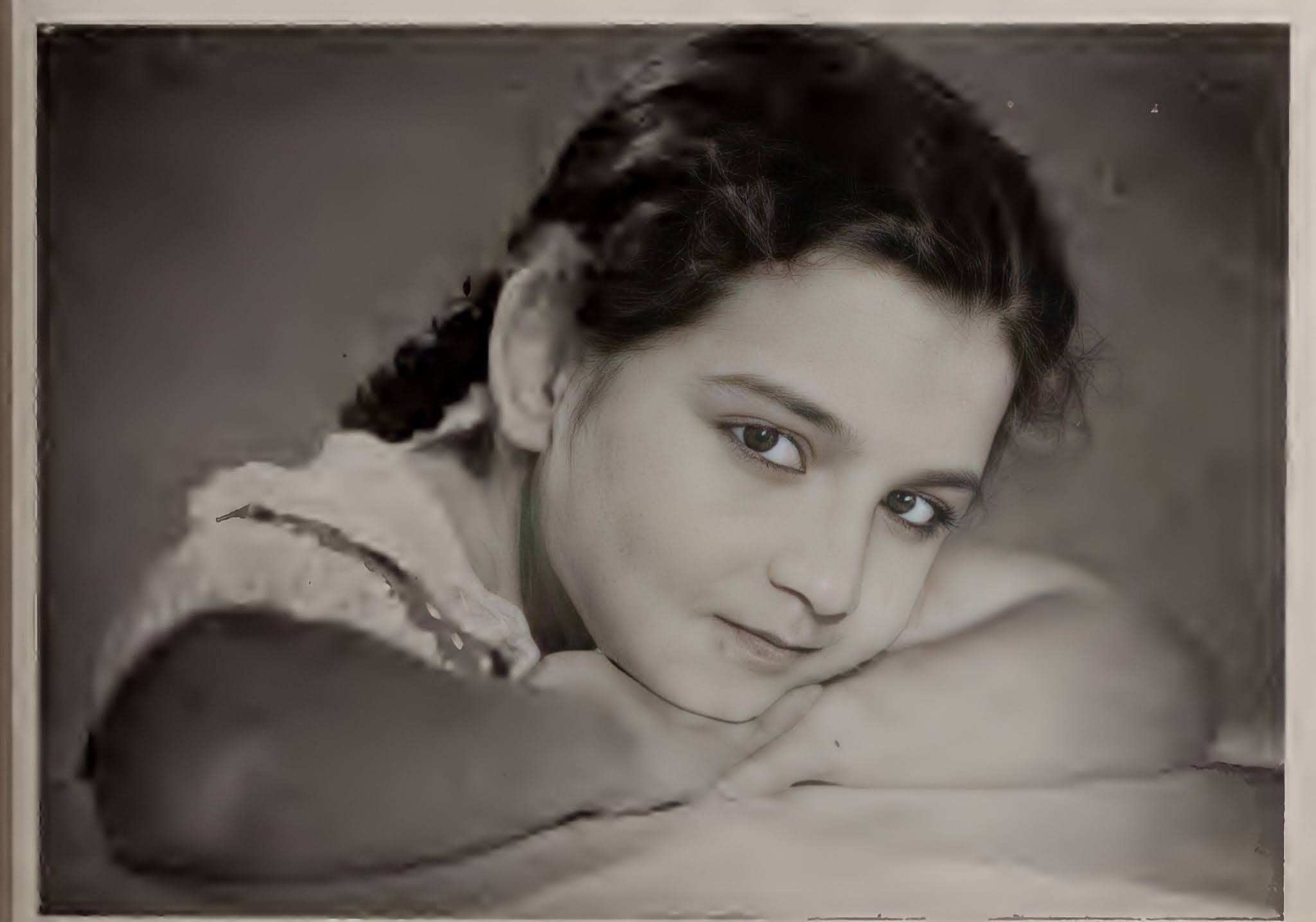 4 years old Tabassum in 1948 film Majhdhar.