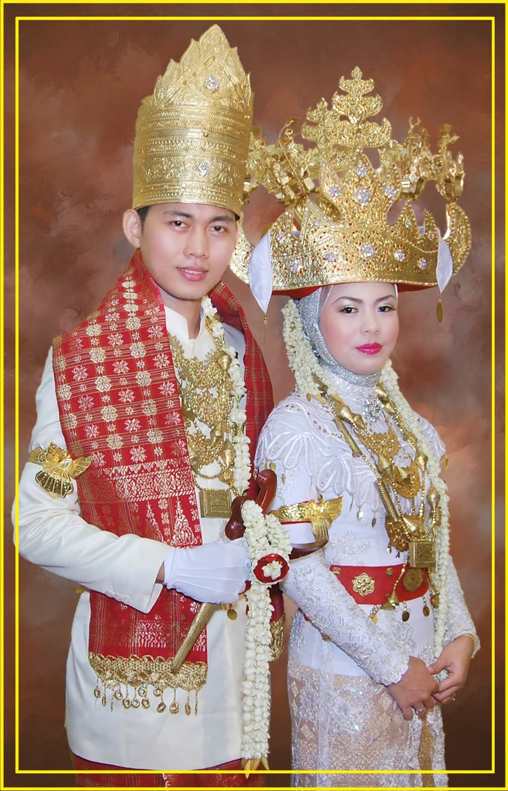  pakaian  adat  lampung 