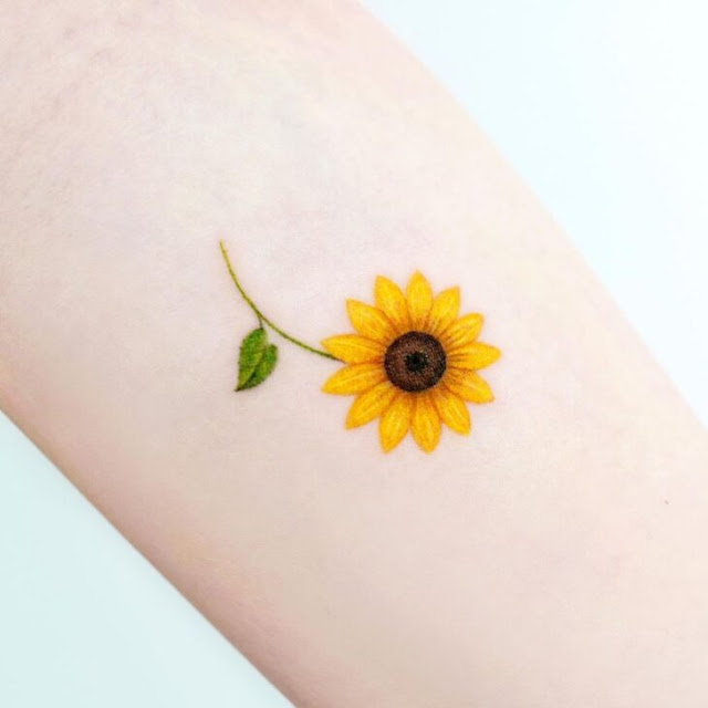 Mini tatuagens femininas delicadas de flores - 95 fotos e modelos