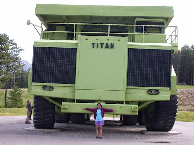 Foto mobil titan raksasa besar