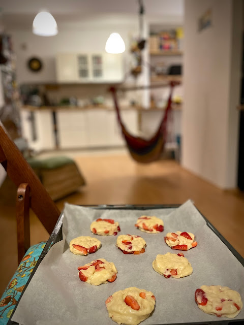 The final result: the strawberry scones before the oven