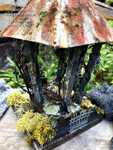 Sara Emily Barkerhttps://sarascloset1.blogspot.com/2020/09/an-altered-birdhouse-with-tim-holtz.html #timholtz #sizzix #chapter3 (14)