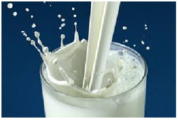दूध पर कविता | Poem on Milk in Hindi
