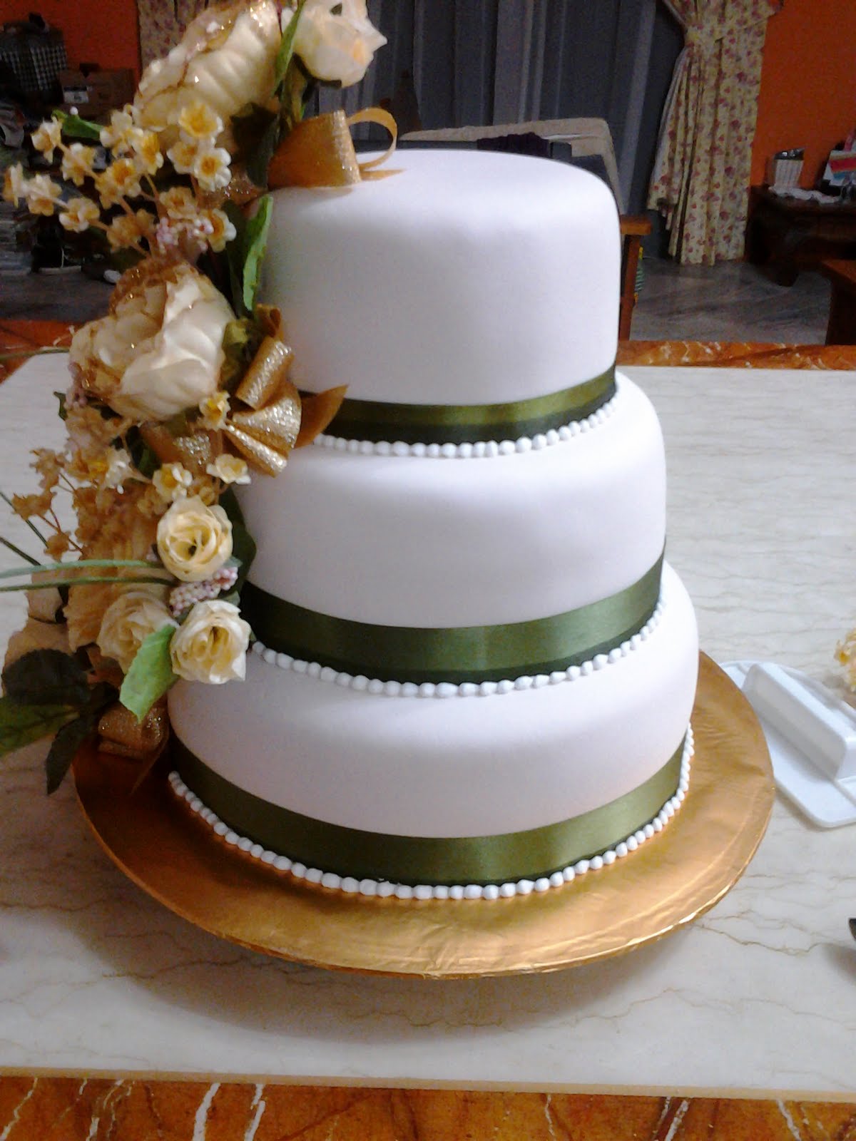 Homemade sweet treats wedding  cake  delivered  to MAEPS