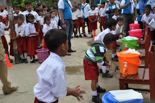 kegiatan sanitasi mencuci tangan di sekolah