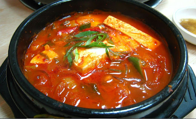 Apa itu Kimchi Jjigae, Sujebi dan Jeon Makan Khas Korea 