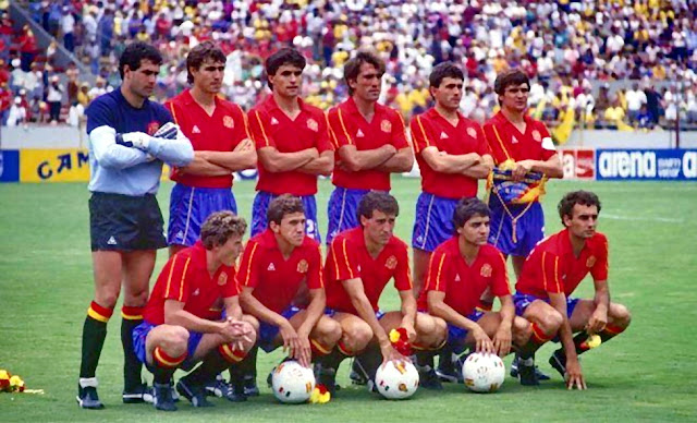 📸SELECCIÓN DE ESPAÑA 📆7 junio 1986 ⬆️Zubizarreta, Julio Salinas, Michel, Goicoechea, Gordillo y Camacho. ⬇️Butragueño, Víctor, Francisco, Tomás y Ricardo Gallego. SELECCIÓN DE IRLANDA DEL NORTE 1 🆚 SELECCIÓN DE ESPAÑA 2 Sábado 07/06/1986, 20:00 horas. XIII Copa Mundial de la FIFA México 1986, fase de grupos, Grupo D, jornada 2. Guadalajara, México, estadio Tres de Marzo: 28.000 espectadores. GOLES: ⚽0-1: 2’, Emilio Butragueño. ⚽0-2: 18’, Julio Salinas. ⚽1-2: 47’, Colin Clarke.