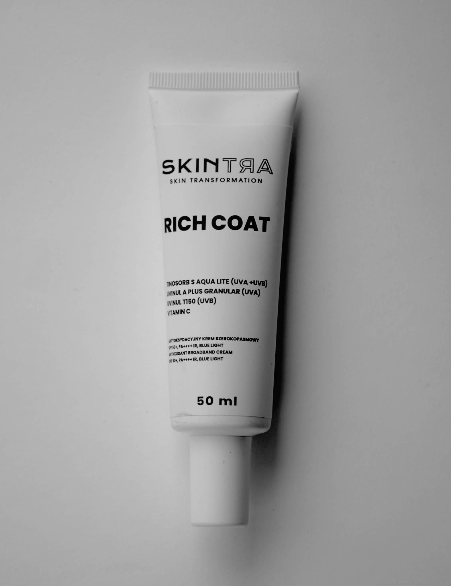 SKINTRA, RICH COAT SPF 50+ recenzja kremu z filtrem filtr nie bieli nie szcyzpie w oczy prawdziwa opinia