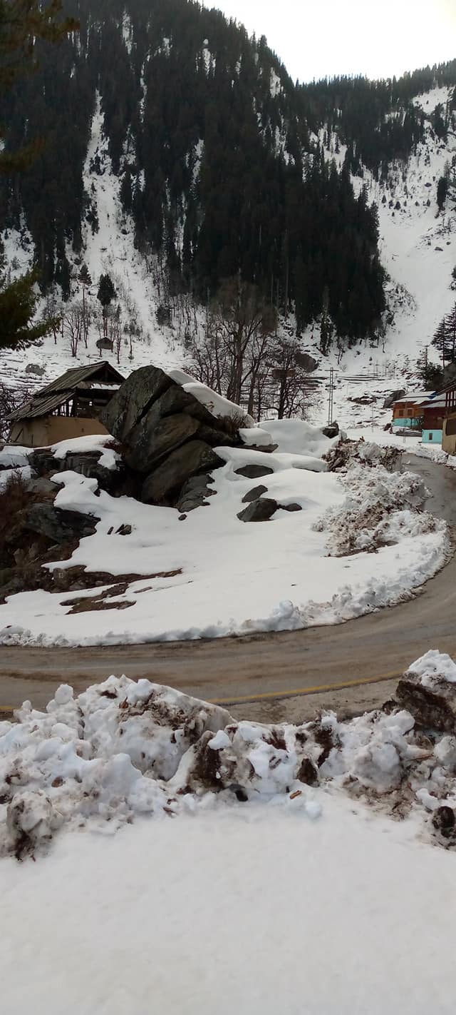Leswa bypass in winter. snow fall leswa bypass road. snow fall leswa Neelum valley